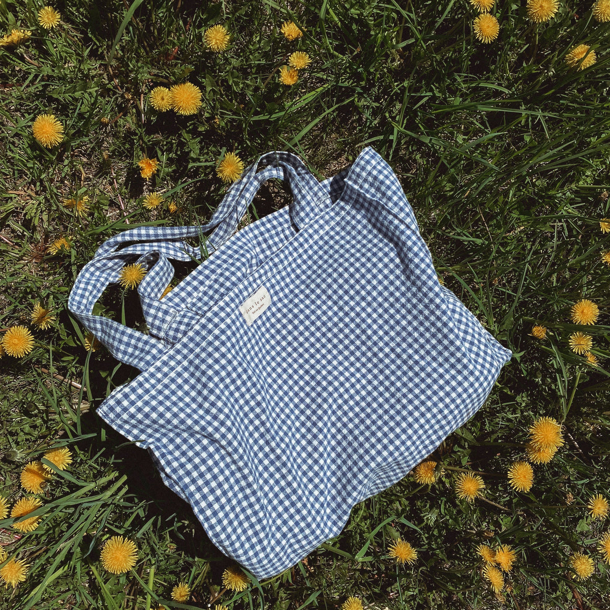 Reusable cotton tote bag from Dans Le Sac, Vichy collection, featuring a classic plaid pattern and sturdy handles.