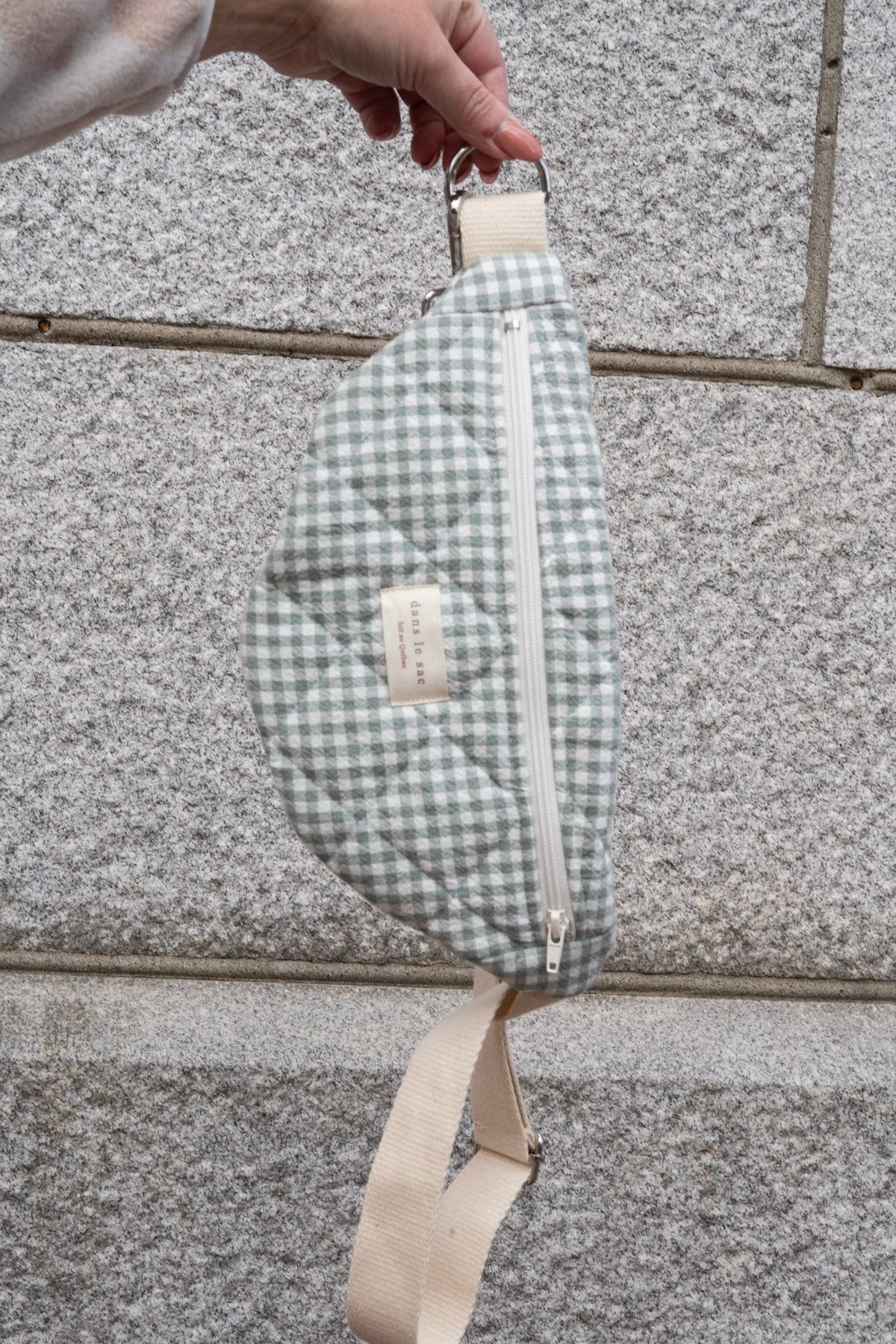 Reusable zippered waist bag from Dans Le Sac, compact and practical design with zipper closure for everyday use.