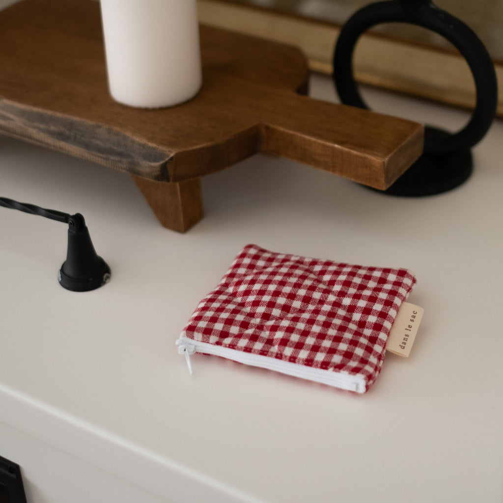 Matelassé en coton porte-monnaie dans un sac réutilisable Dans Le Sac, avec fermeture et design élégant.