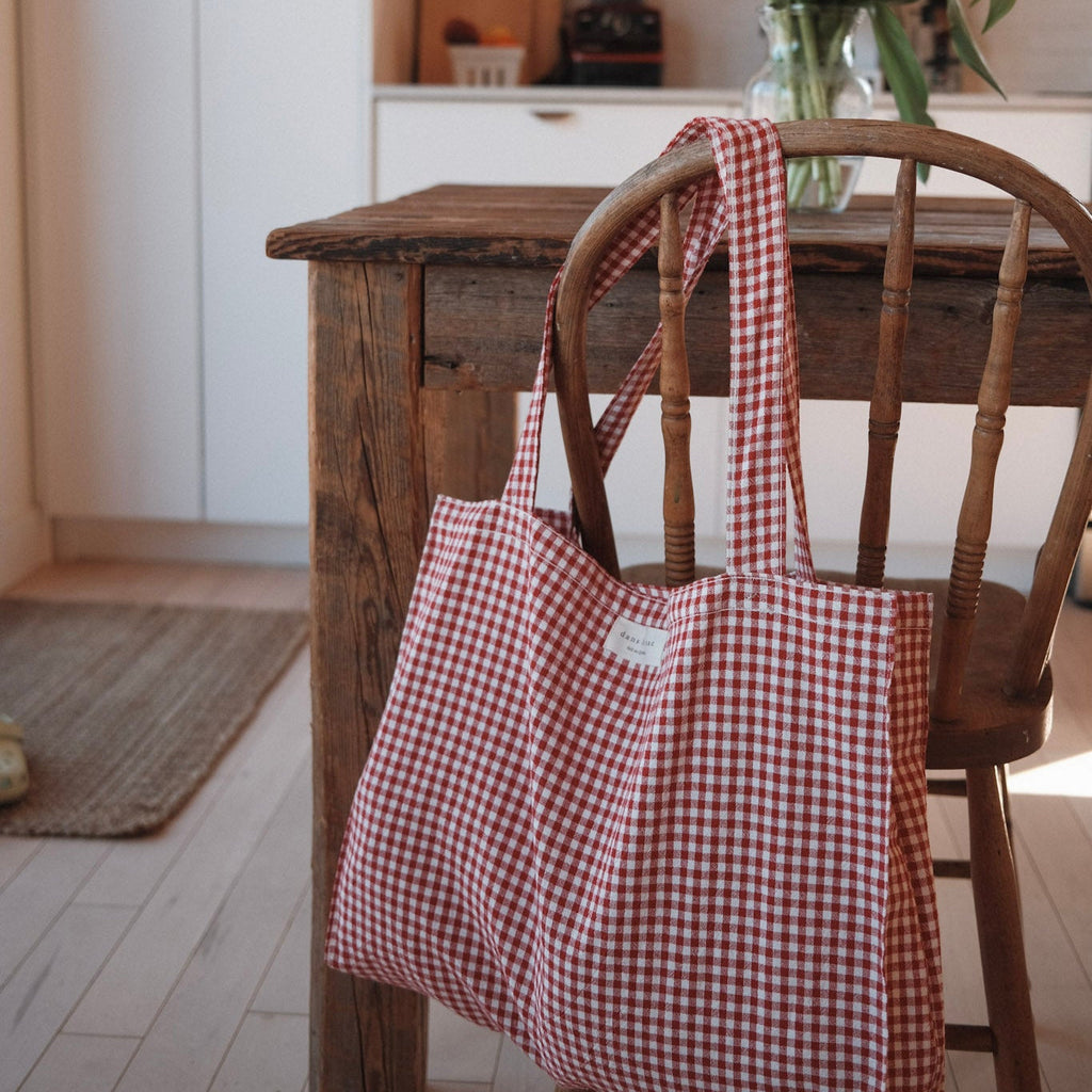 Reusable cotton tote bag from Dans Le Sac Vichy collection with inner pocket and light closure, ideal for eco-friendly shopping.