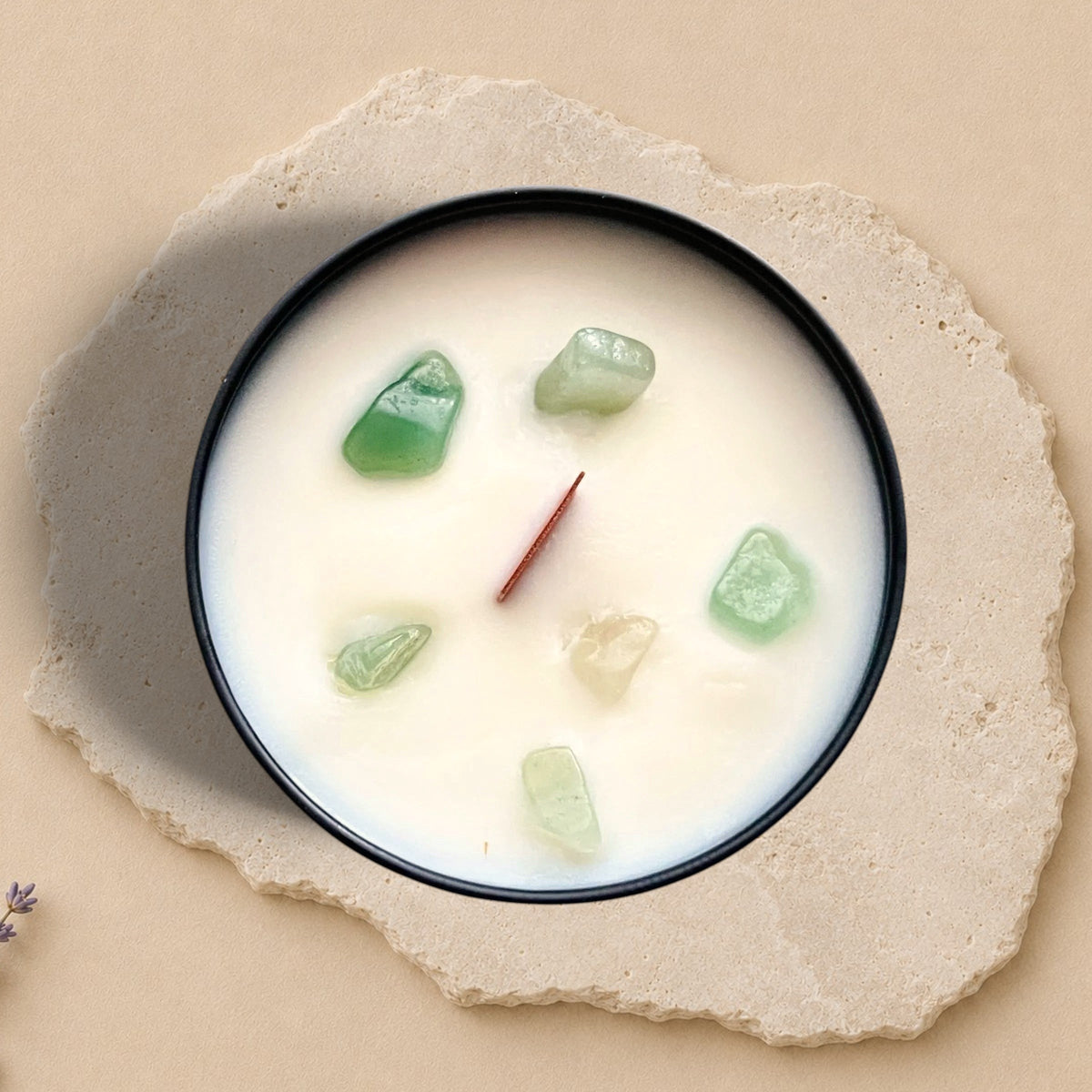 Bougie avec pierres IRÈNE sauge & aventurine