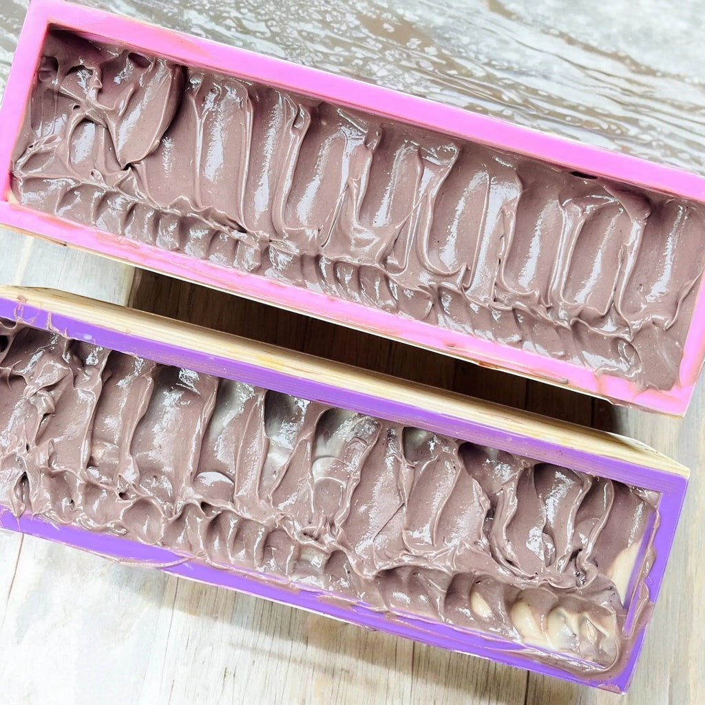 Natural Brazilian clay milk soap by La Sultana Savonnerie, handcrafted in Québec, featuring a smooth, creamy soap bar with natural ingredients.