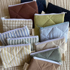 Recycled canvas wallet with quilted cotton texture, durable and reusable, made by Dans Le Sac.