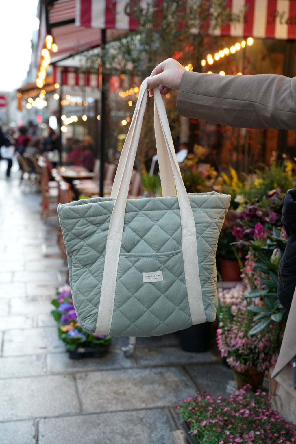 Interior view of Dans Le Sac quilted reusable tote bag with multiple storage pockets for daily essentials.