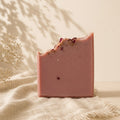 Savon au lait de chèvre  rose vanillée imparfait
