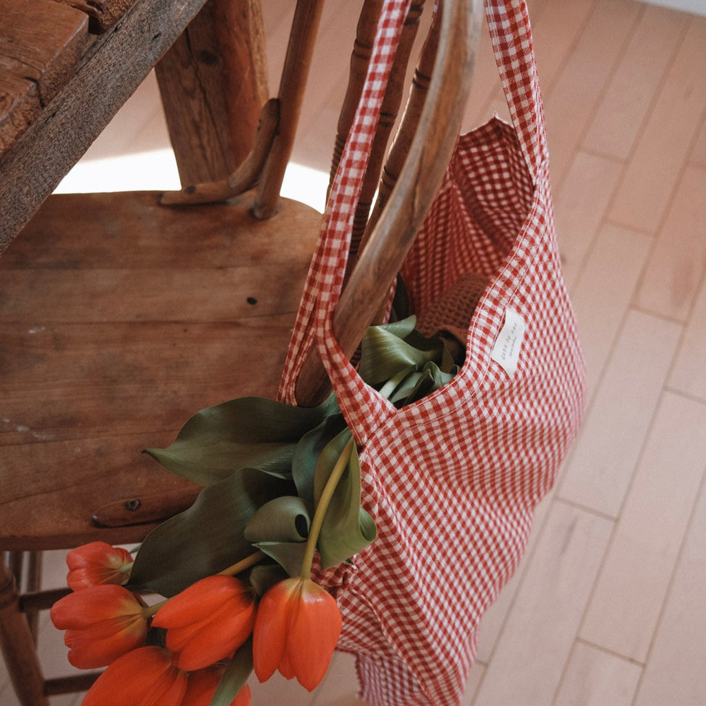 Large reusable cotton tote bag from Dans Le Sac's Vichy collection, ideal for the beach or daily use with a stylish design.