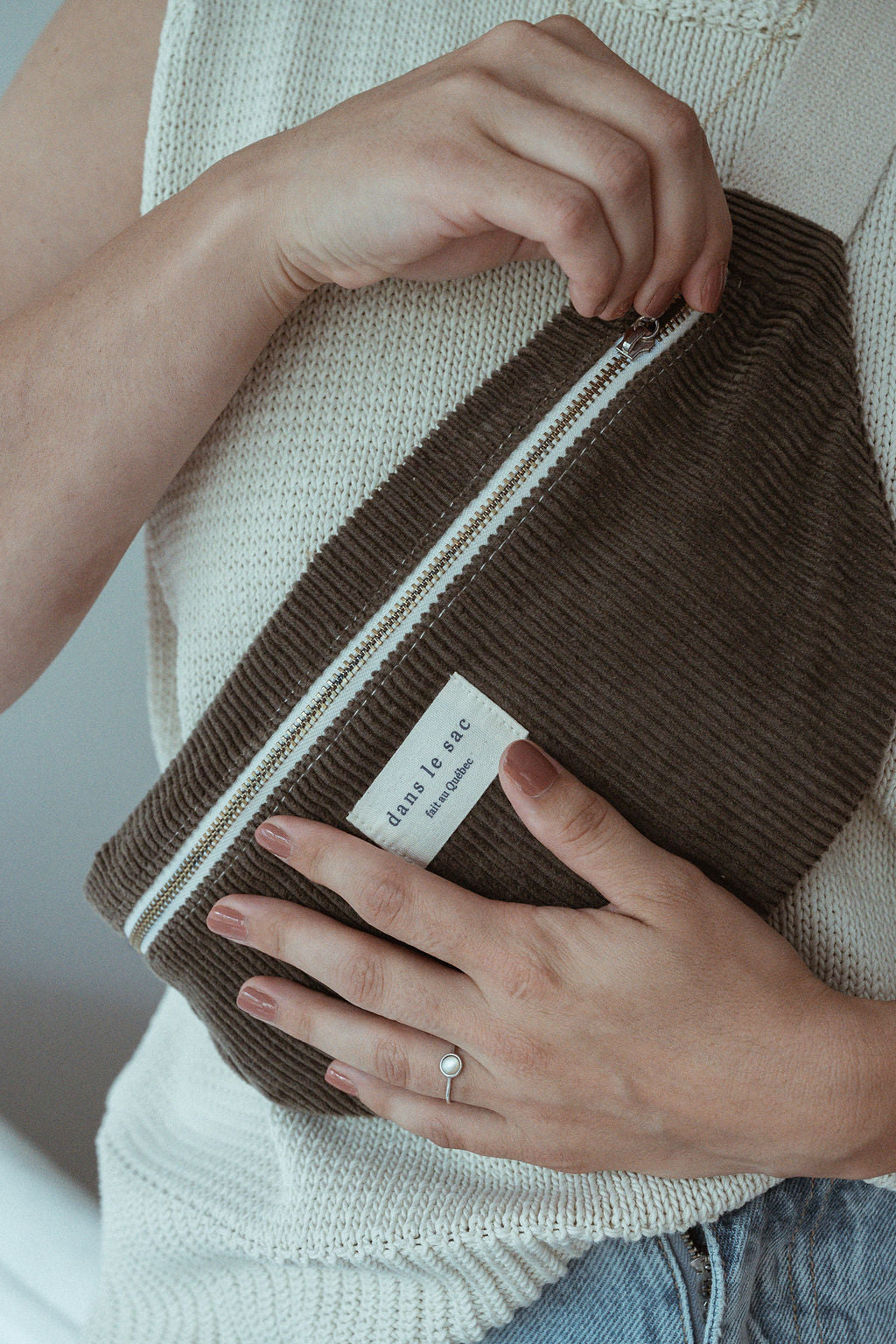 Silver reusable zipper bag from Dans Le Sac, stylish and functional for everyday storage.