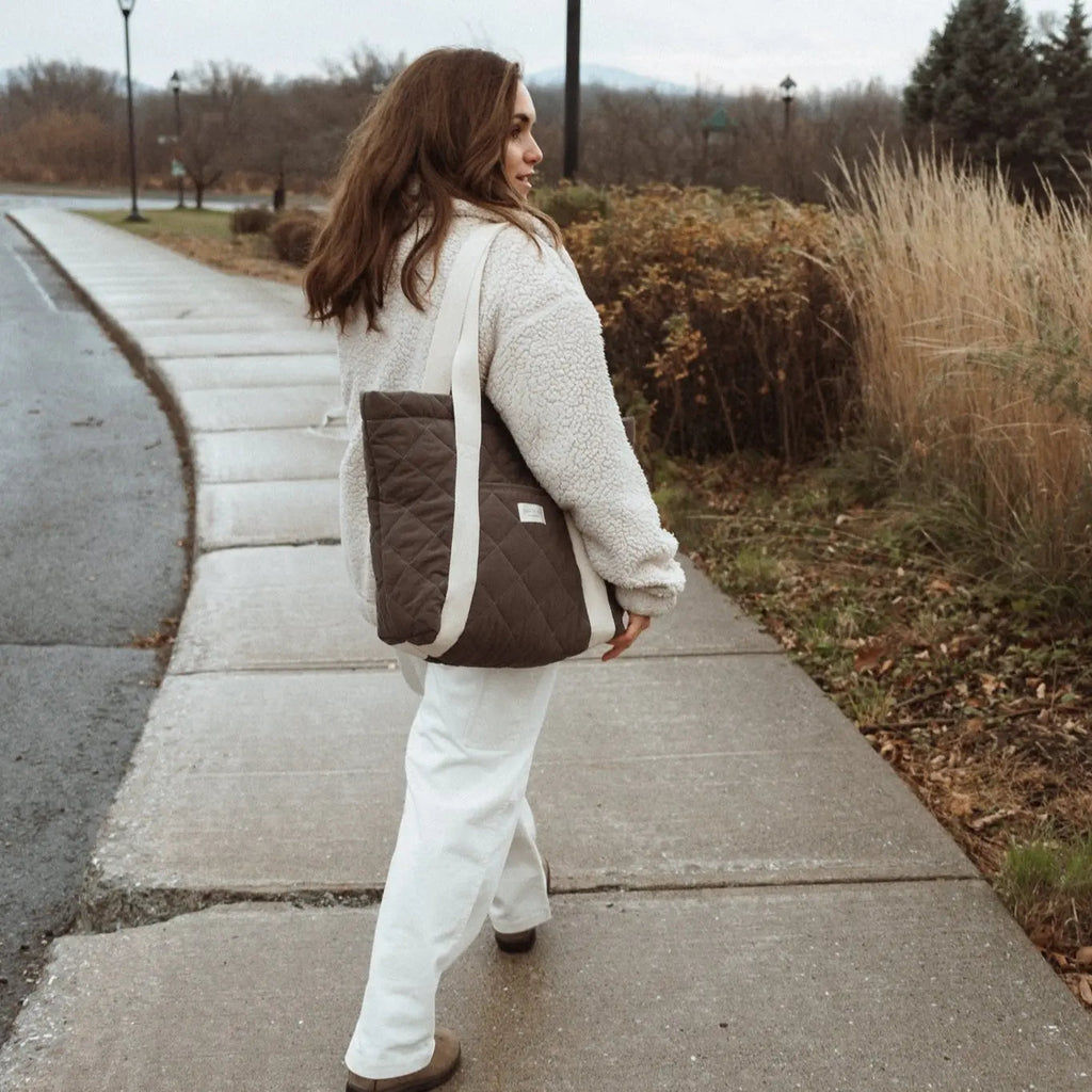 Recyclable quilted tote bag by Dans Le Sac, showing a stylish, padded reusable bag with handles for daily use.
