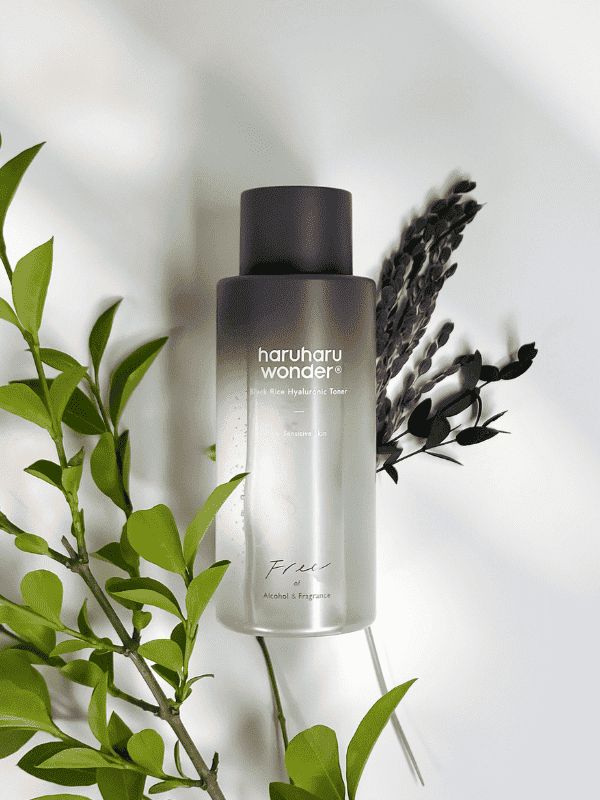 Lakinza haruharu Wonder Black Rice Hyaluronic Toner in a 300ml bottle, Korean skincare product with black rice and hyaluronic acid.