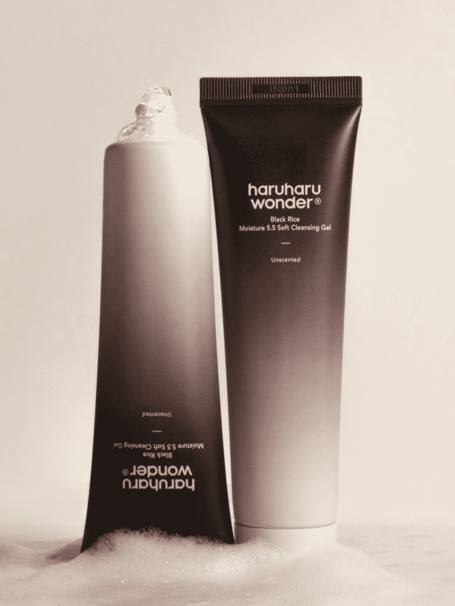 Lakinza haruharu Wonder Black Rice Moisture 5.5 Soft Cleansing Gel in a 100ml tube, part of Korean skincare routine