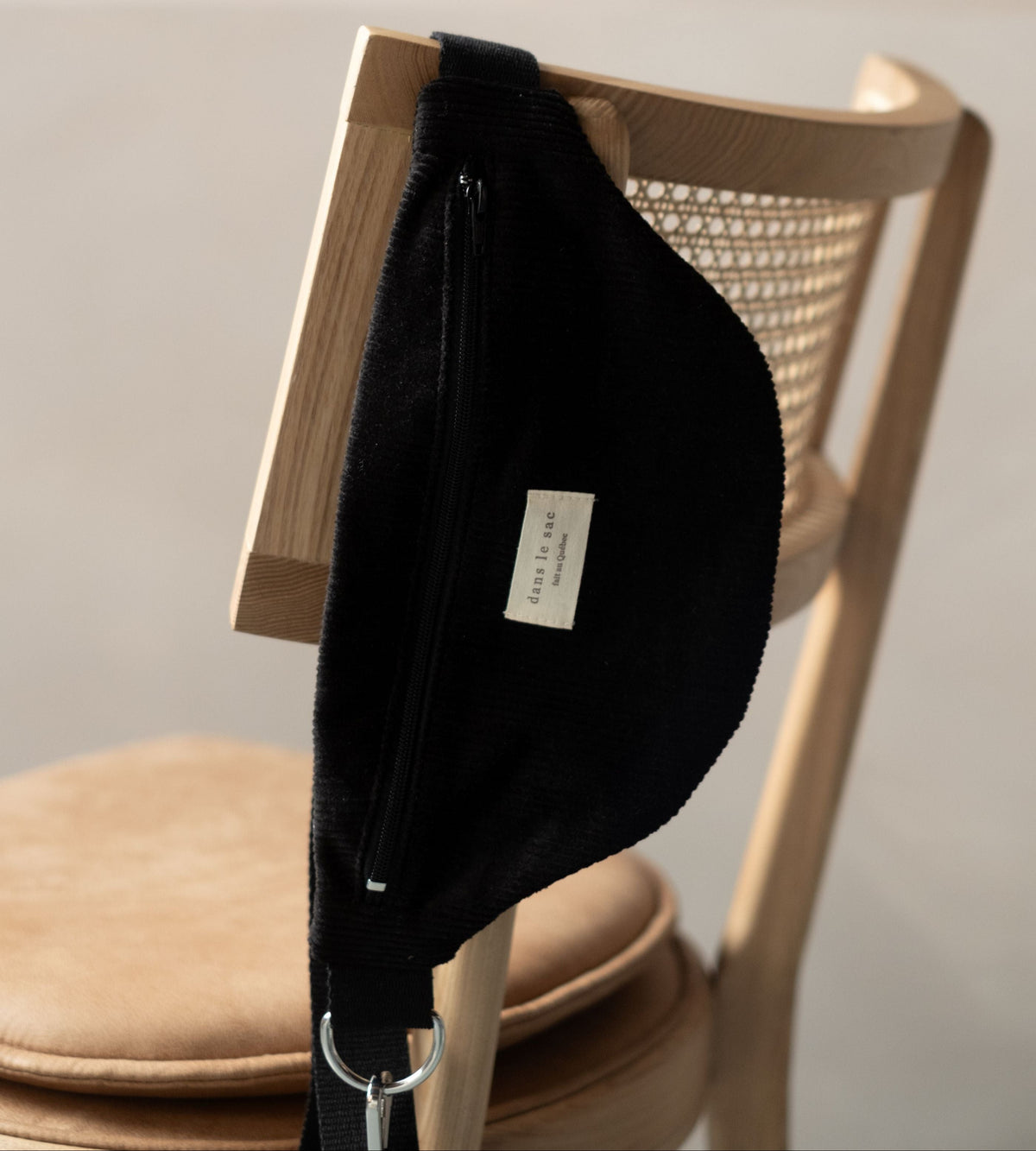 Reusable zipper closure corduroy banane bag by Dans Le Sac, showing a stylish compact accessory with a zipper closure.