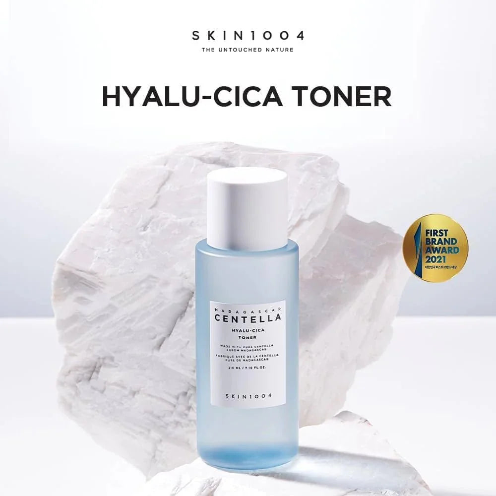 Lakinza K-beauty SKIN1004 Madagascar Centella Hyalu-Cica Brightening Toner mini 30ml in a clear bottle with product label