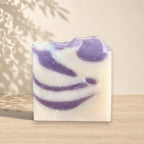 Natural clay soap by La Sultana Savonnerie with avocado oil and lilac, featuring a handmade, artisanal soap bar.